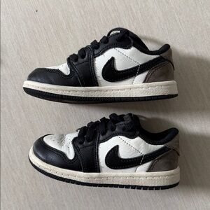 Nike Black and White Kids' Sneakers sz 8C